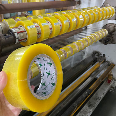 เทปติดต่อแบบ BOPP ที่ชัดเจนด้วยแผ่น 50 มม สําหรับปิดกล่อง