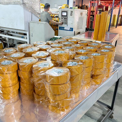 เทปบรรจุภัณฑ์สีเหลือง ความหนา 50μm ขนาด 55mm X 150 หลา สำหรับปิดผนึกกล่อง